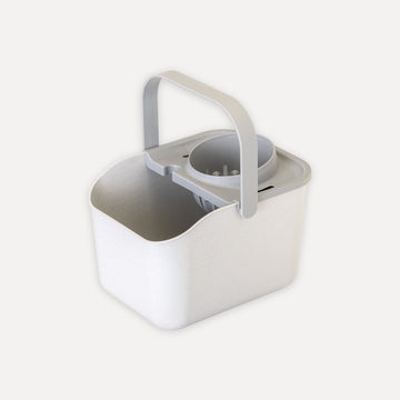 Rectangular bucket with integrated drainer
