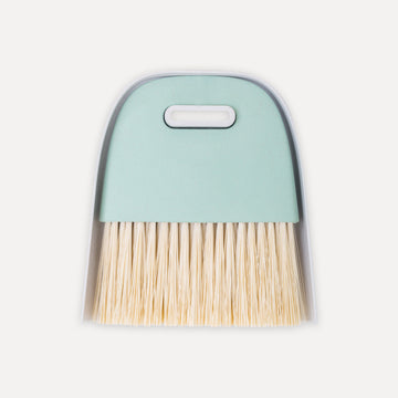 Spazzola e paletta multiuso sostenibili a mano