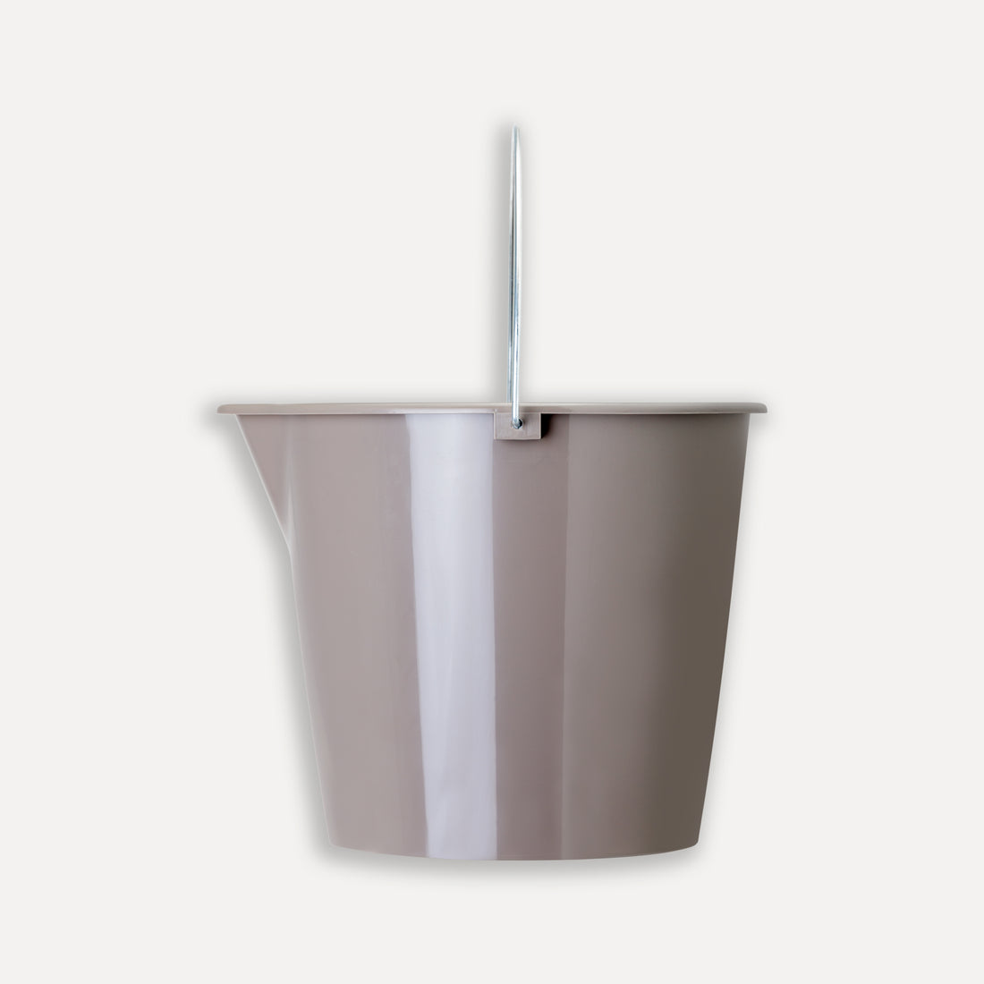 Round bucket with handle