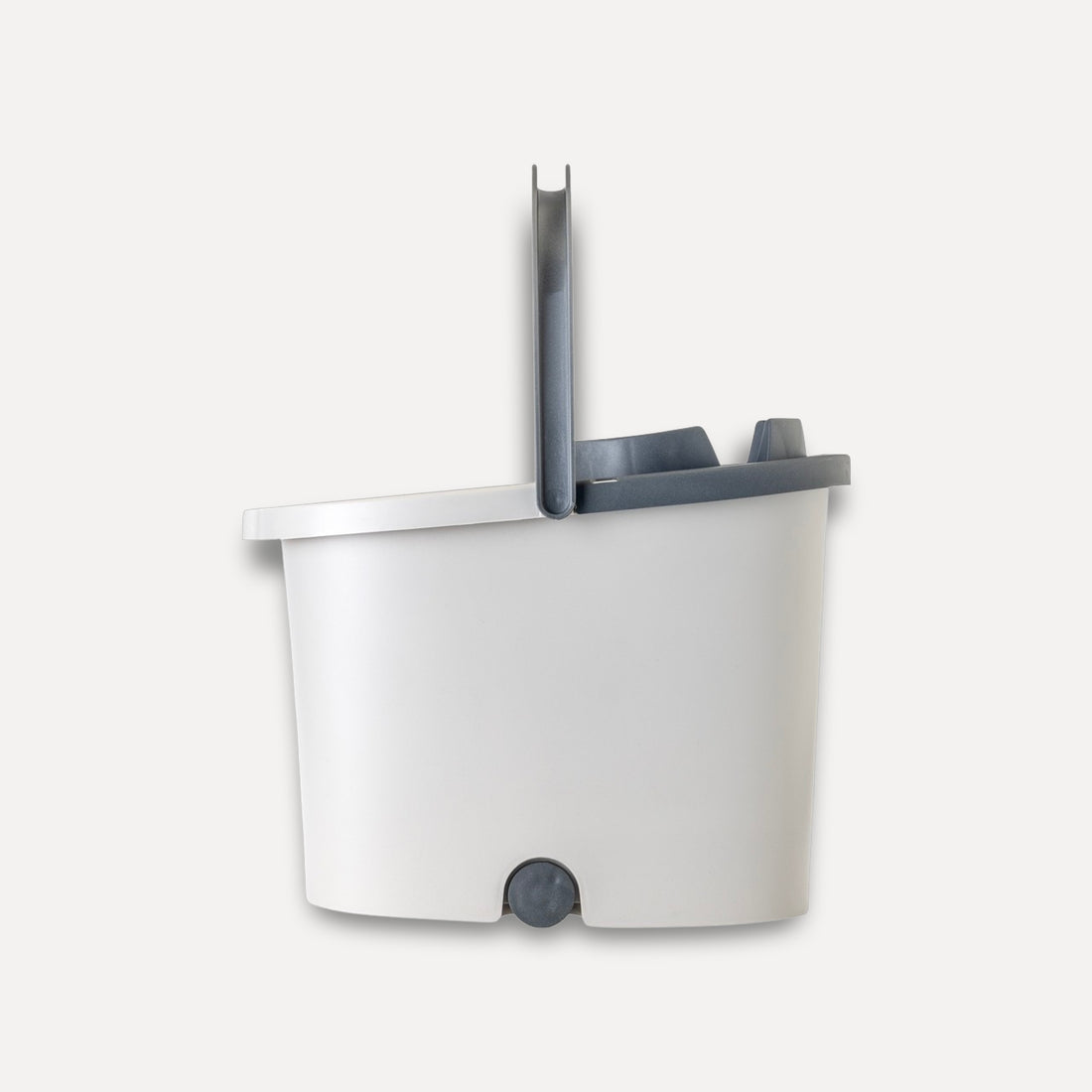 Rectangular bucket with wheels and strainer