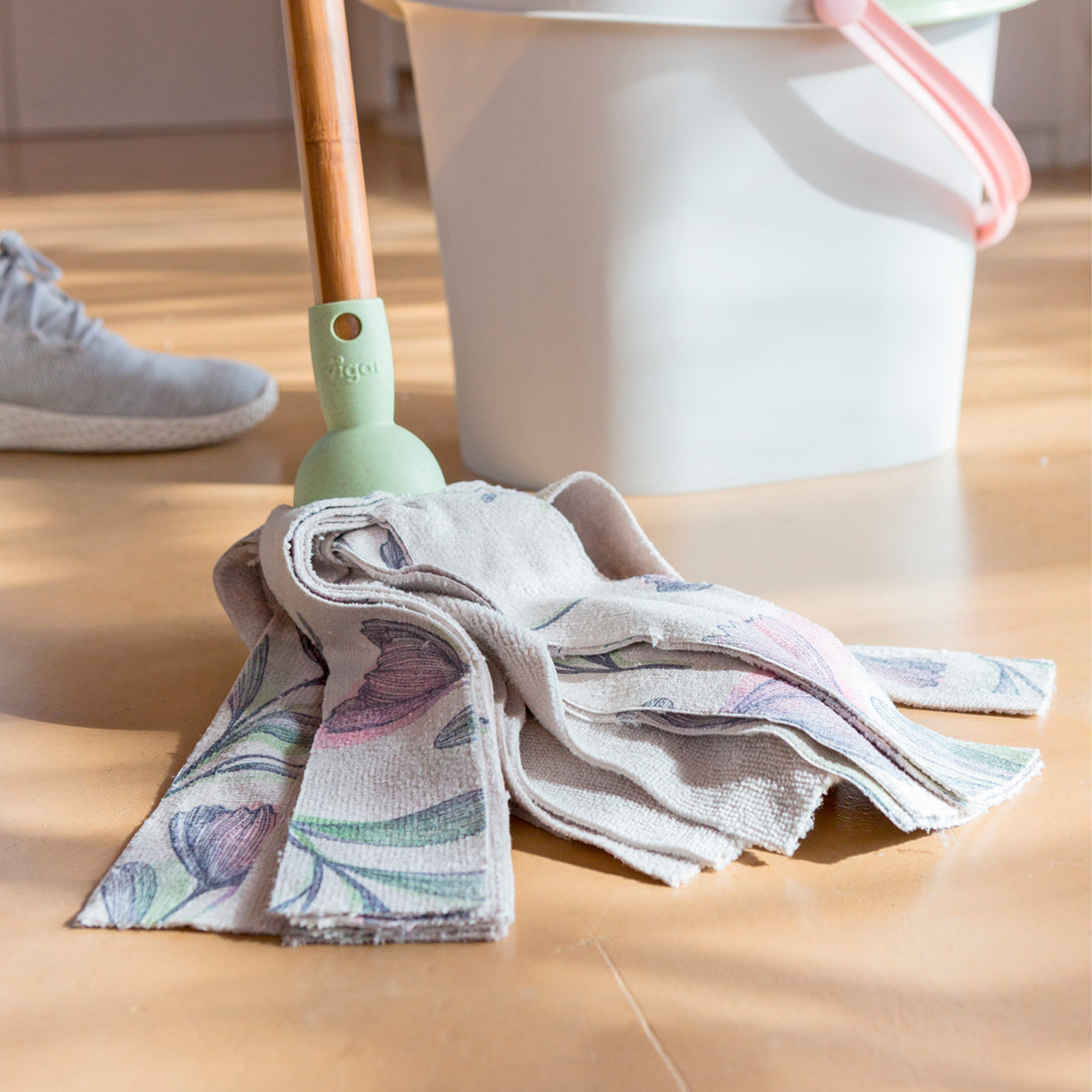 Decorated microfiber mop