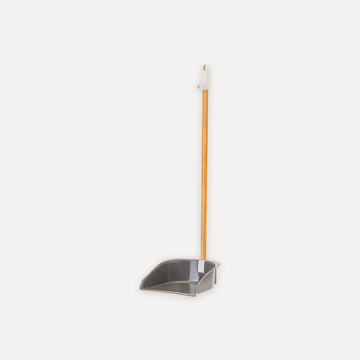 Collapsible stick anti-tip dustpan